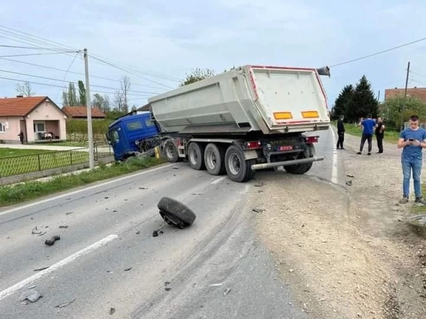 Sudar kamiona i auta u Petlovači